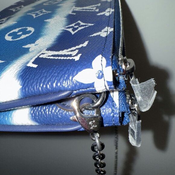 Louis Vuitton Escale Double Zip Pochette in Blue Monogram Giant - Picture 9 of 11